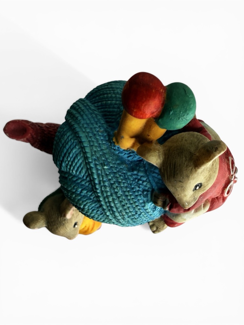 Vintage Hand-painted Knitting Trinket Box – Mice & Yarn Figurine - Picture 9 of 12